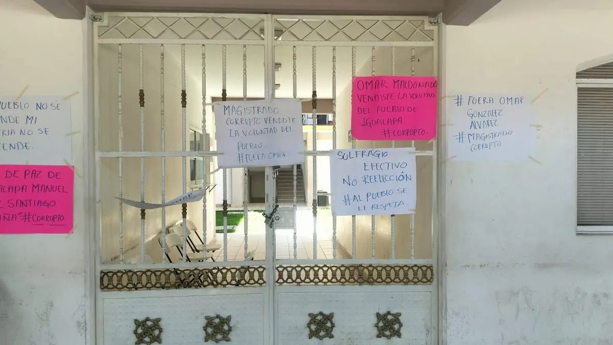 Toman el Ayuntamiento de Igualapa, Guerrero, tras fallo del Tribunal Electoral