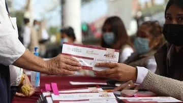 Reciben pensión del bienestar más de 350 adultos mayores en Guerrero