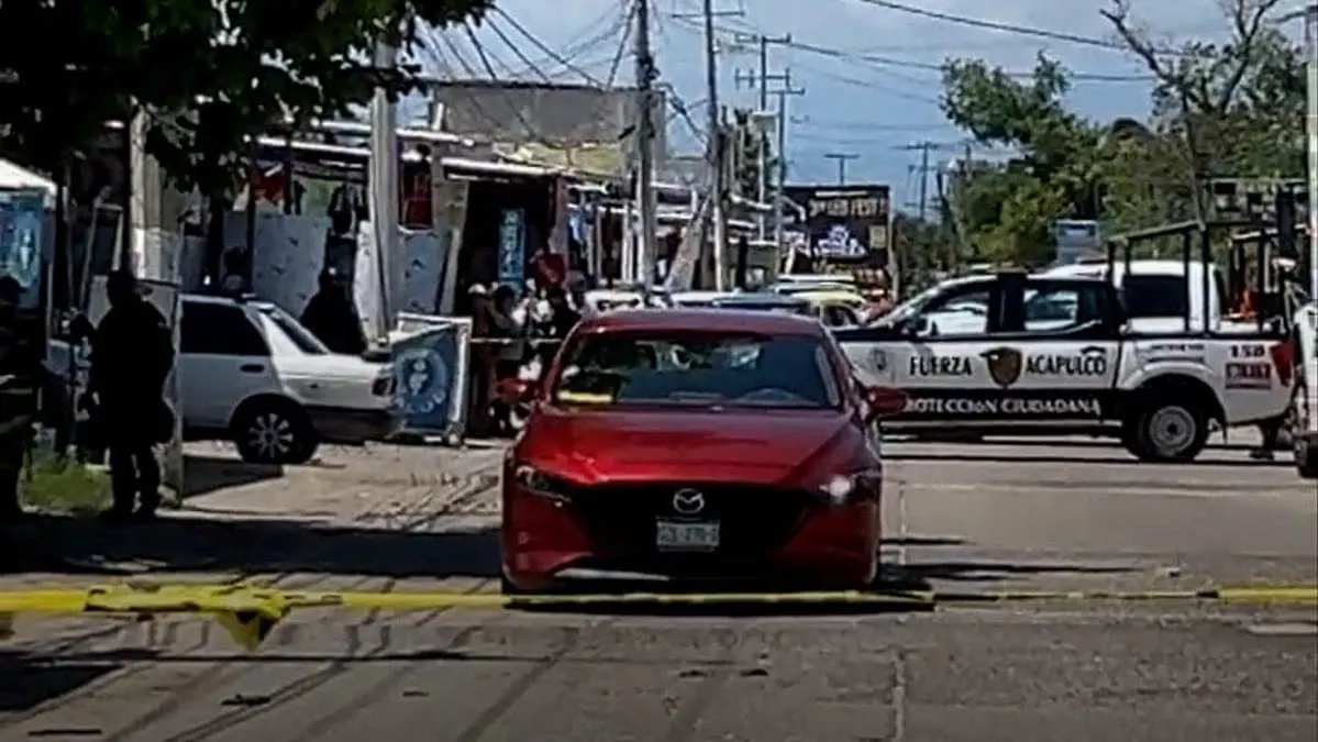 Balean un automóvil en Joyas del Marqués de Acapulco; un muerto y tres heridos