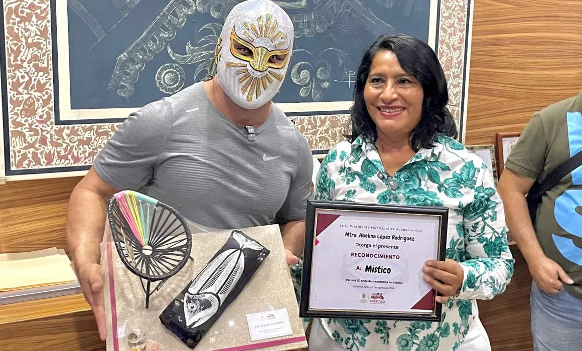 En Acapulco, reconocen a Místico por 20 años de trayectoria en la lucha libre