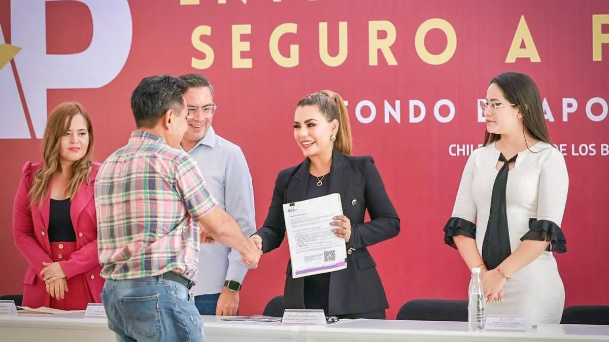Entregan 444 pólizas de seguro de vida a periodistas en Guerrero