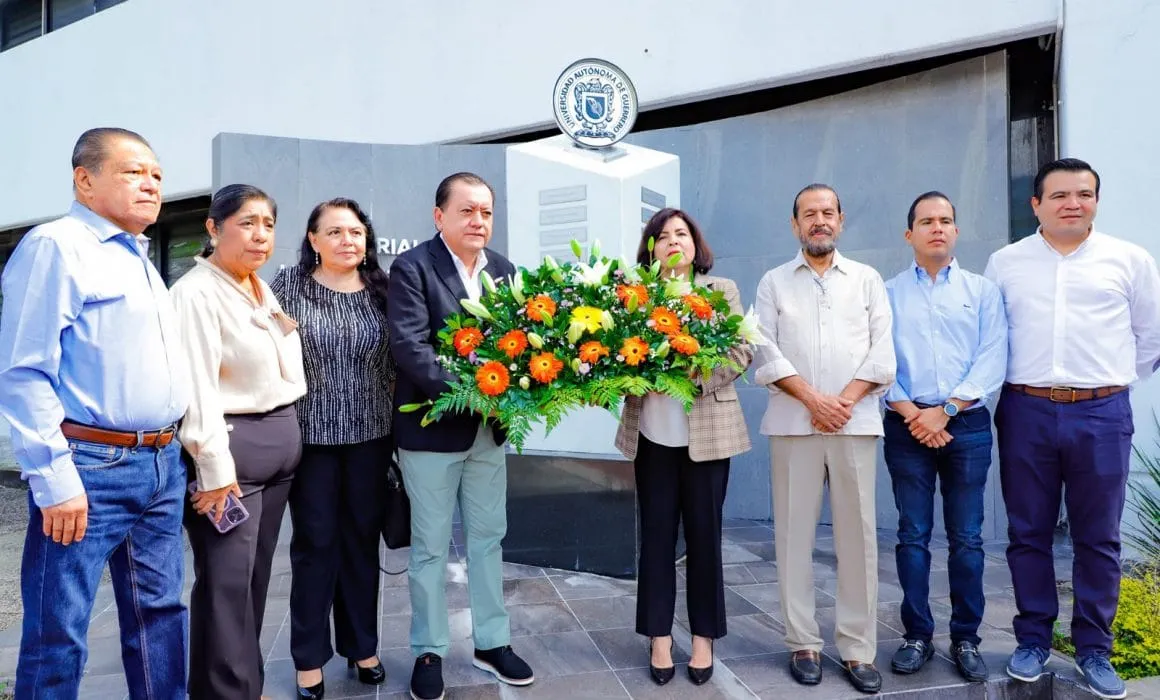 La UAGro conmemora el 68 aniversario del natalicio de Armando Chavarría