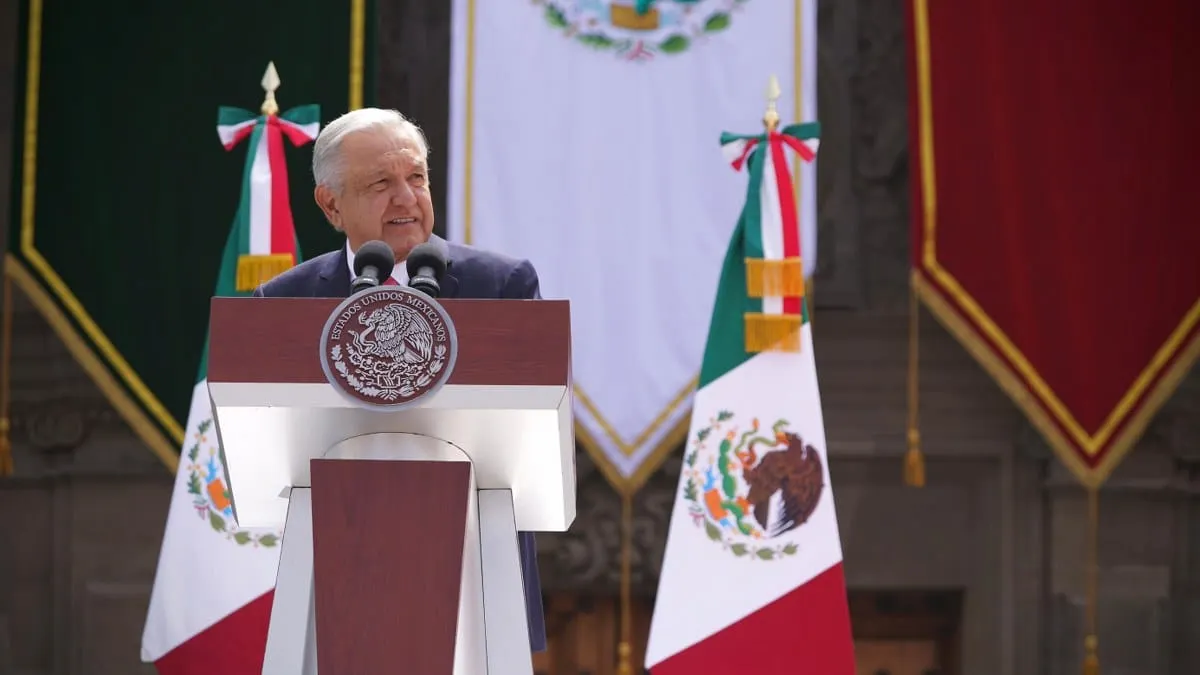 AMLO pregunta a sus seguidores, en el segundo informe, si quieren que el pueblo elija a ministros y jueces, dicen que sí