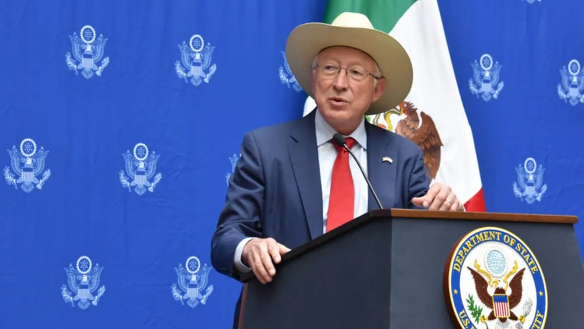Reforma judicial "puede traer muchísimo daño", advierte Ken Salazar; en EU no se eligen jueces por voto, aclara