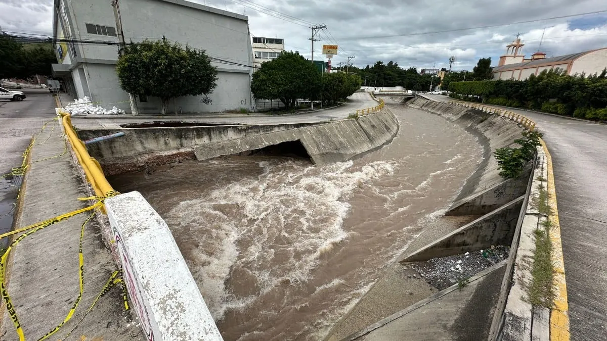 Río Huacapa, en Chilpancingo, abre socavones en la infraestructura del canal de contención