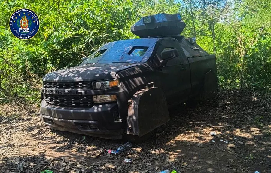 Desmantelan fábrica de narcotanques monstruo en Tecpan, Guerrero