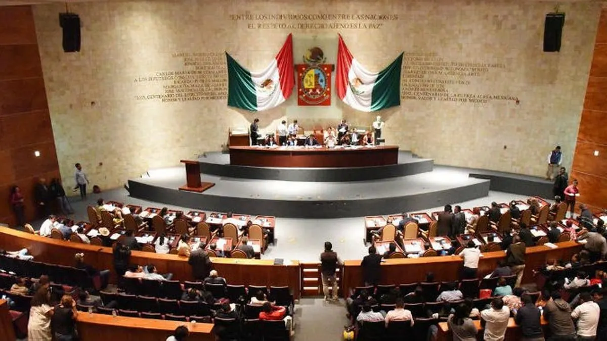 Congresos locales aprueban 'fast track' dictamen de supremacía constitucional que limita libertades