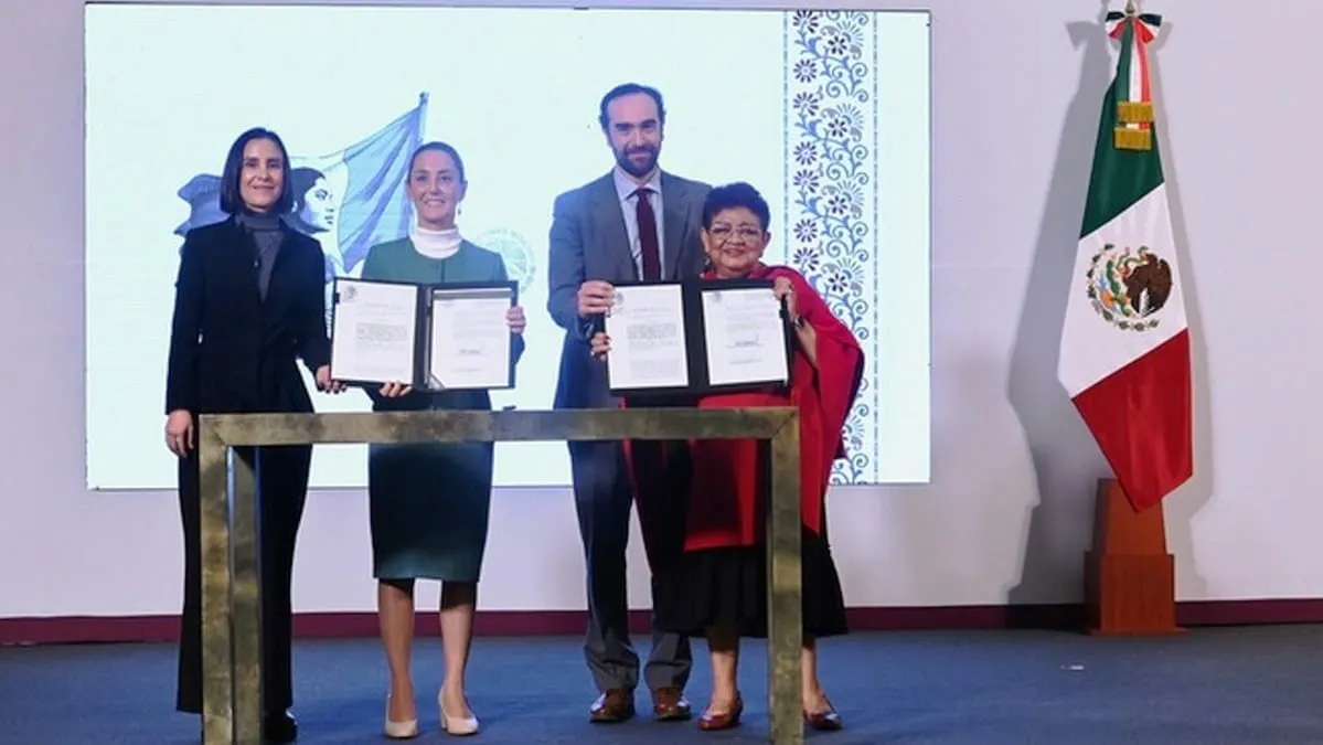 Sheinbaum firma decreto que devuelve CFE y Pemex al pueblo de México como empresas del Estado