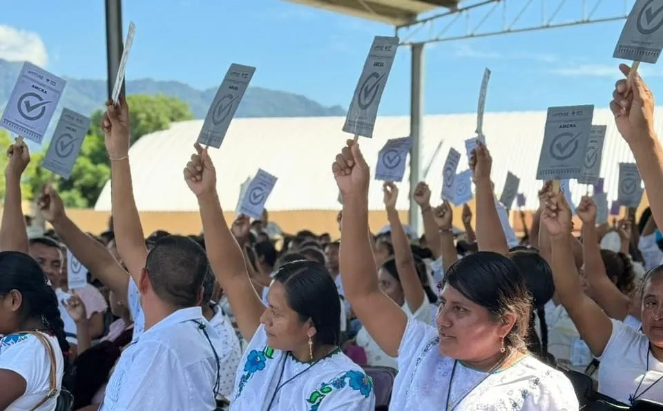Eligen en asamblea a autoridades comunitarias del Ayuntamiento de Ayutla