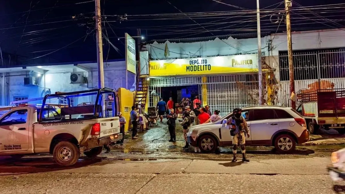 Se incendia depósito de cerveza en Ejido de Acapulco; investigan ataque con bombas molotov