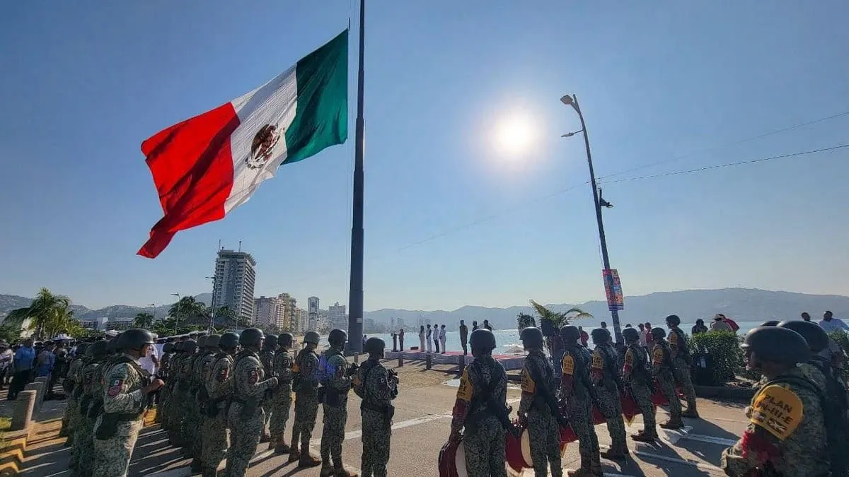 El Asta Bandera de Acapulco, a medio izar en memoria de las víctimas por Otis