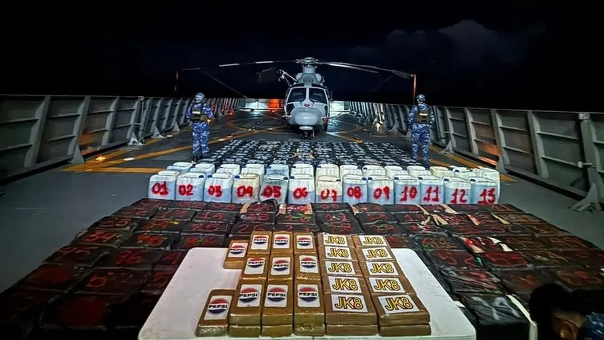 Decomiso récord. La Marina captura 8.3 toneladas de droga en operación aire-mar