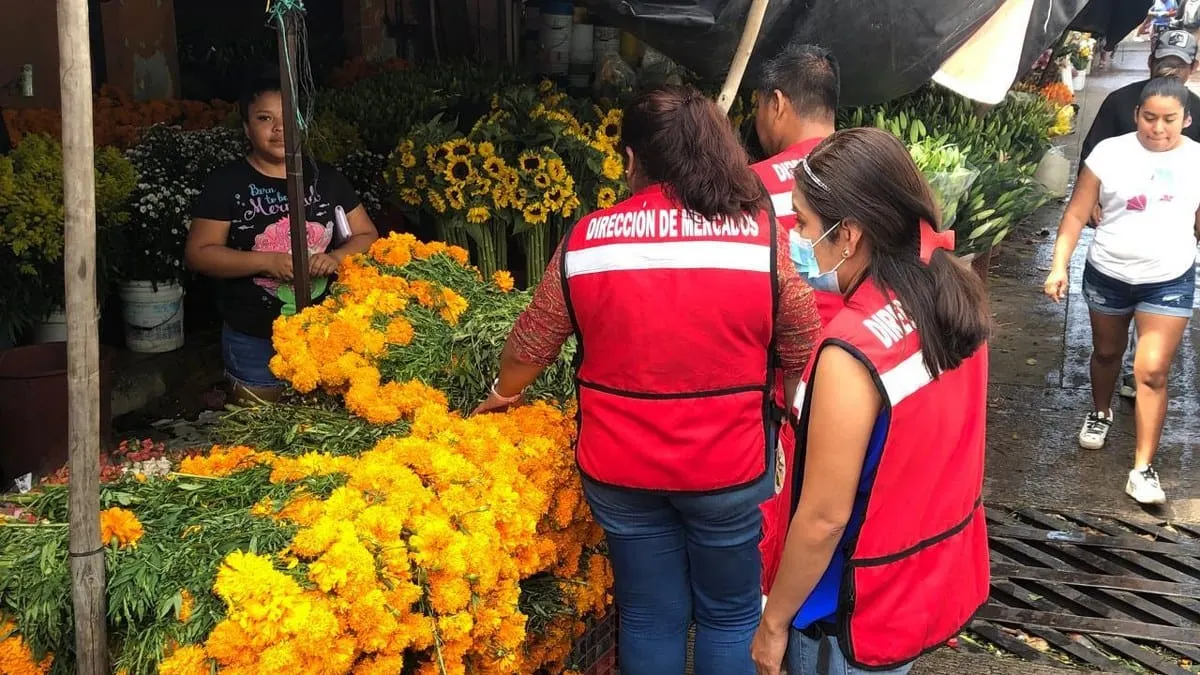 Gobierno de Acapulco implementa operativo en mercados para Día de Muertos