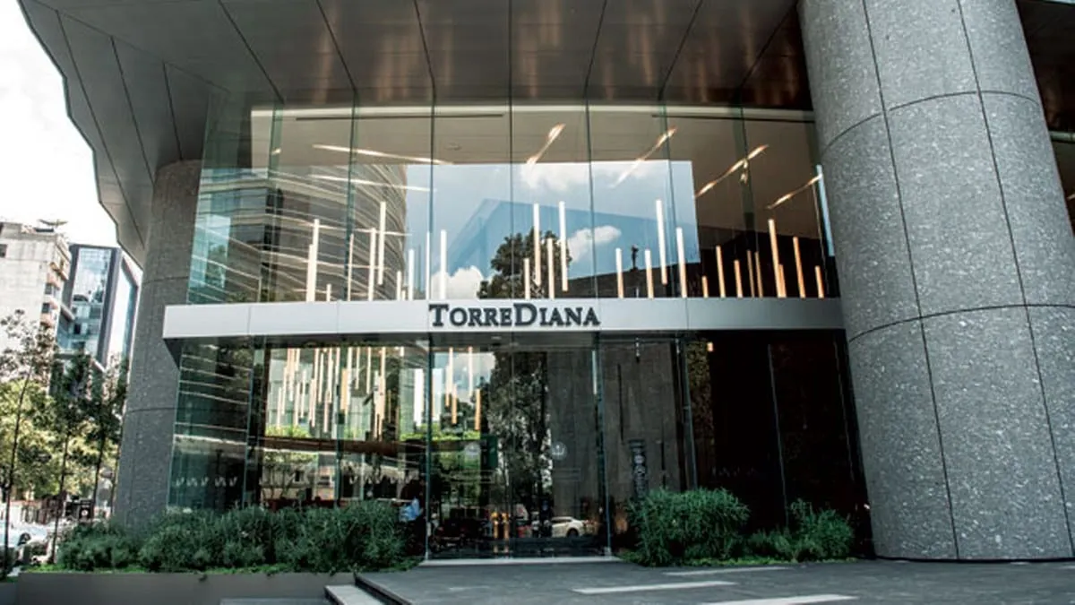 Estafadoras vacían tarjetas de víctimas desde el piso 23 de la Torre Diana en la CDMX