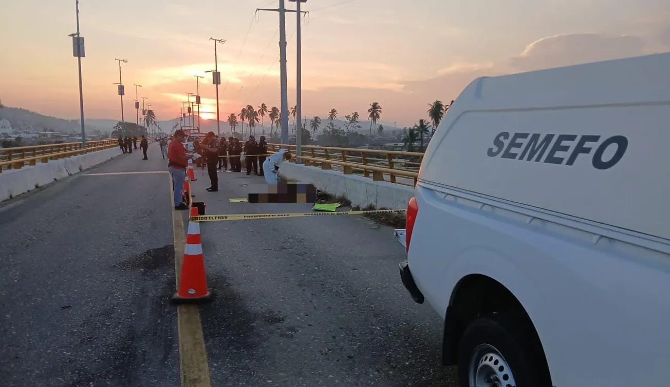 Ejecutan a cuatro personas y arrojan sus cuerpos en el puente de Coyuca de Benítez