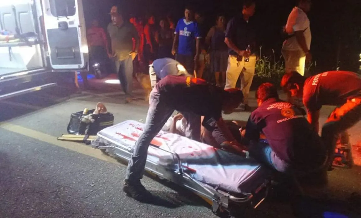 Mueren 2 motociclistas arrollados por un autobús en la Acapulco-Zihuatanejo