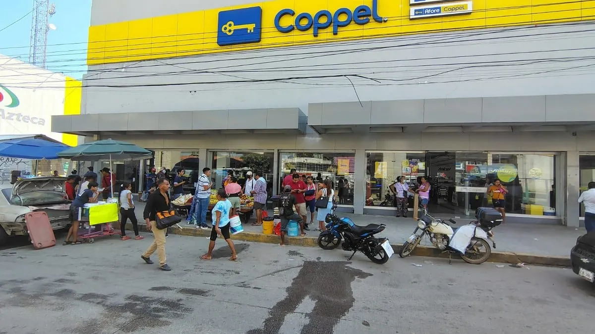 Retiran comerciantes ambulantes del bulevar Vicente Guerrero en Acapulco