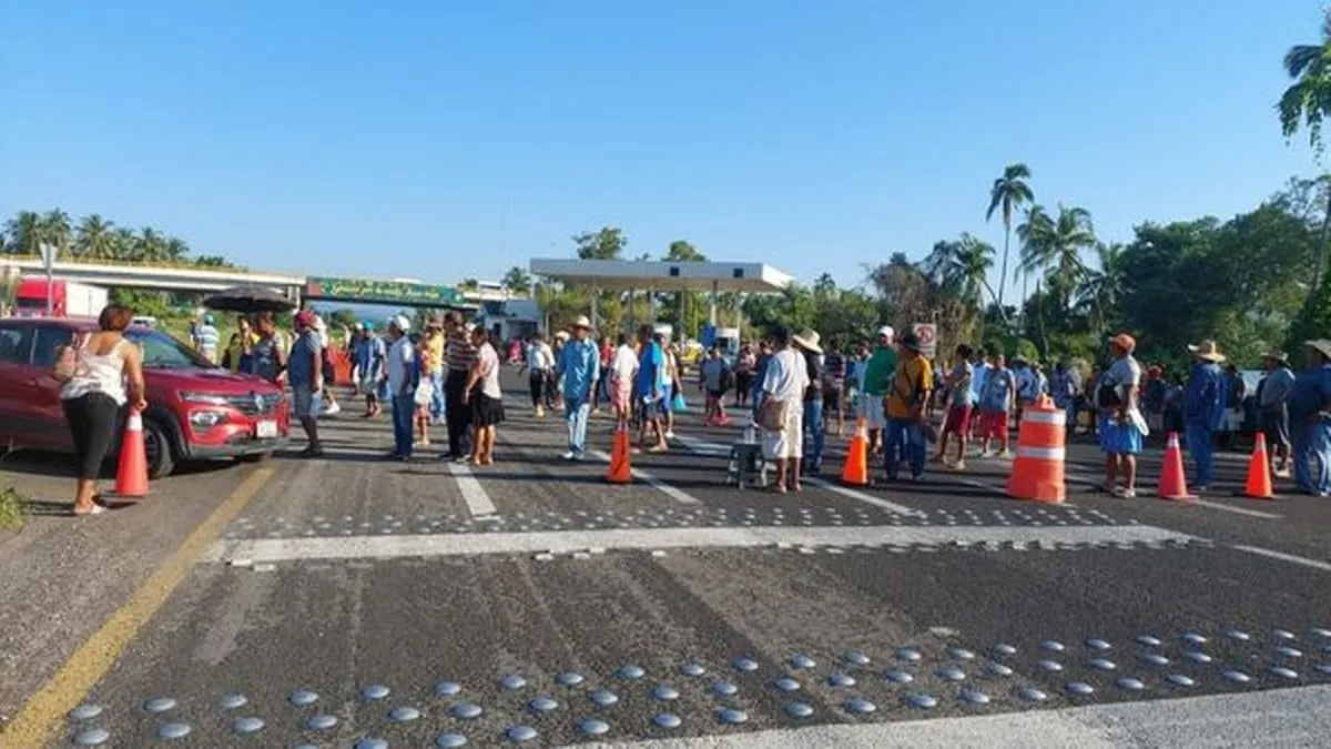 Acapulco: bloquean Viaducto Diamante en Metlapil