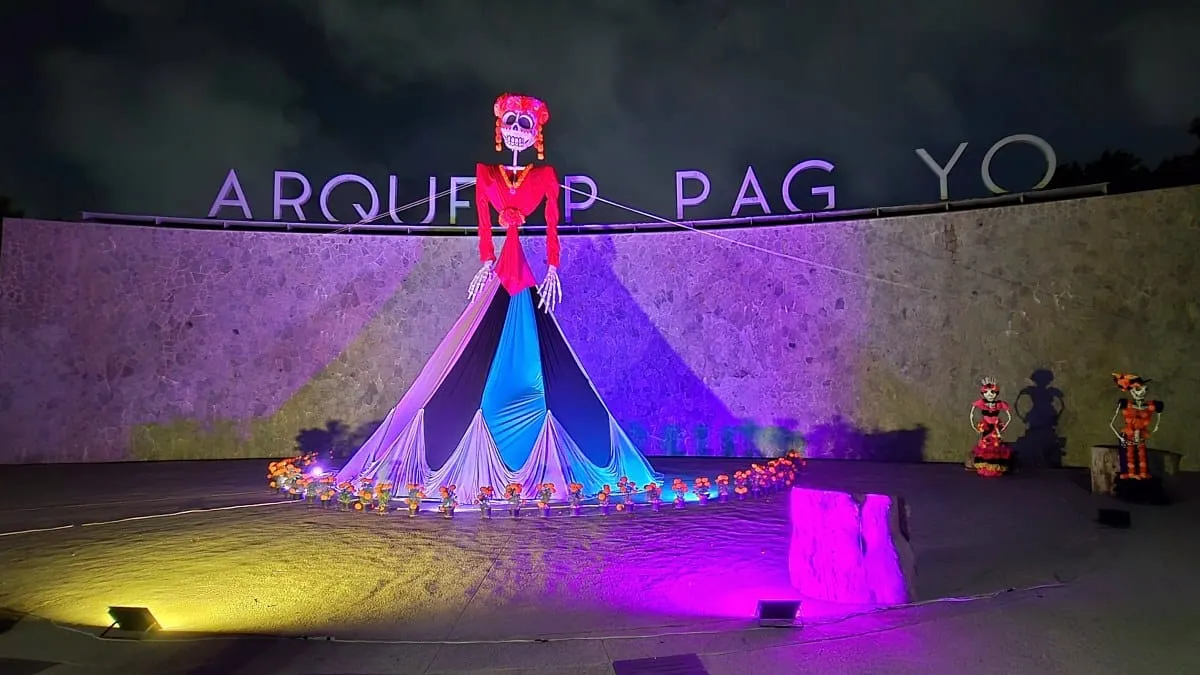 Gobierno de Guerrero instala Catrina monumental en Parque Papagayo por Día de Muertos