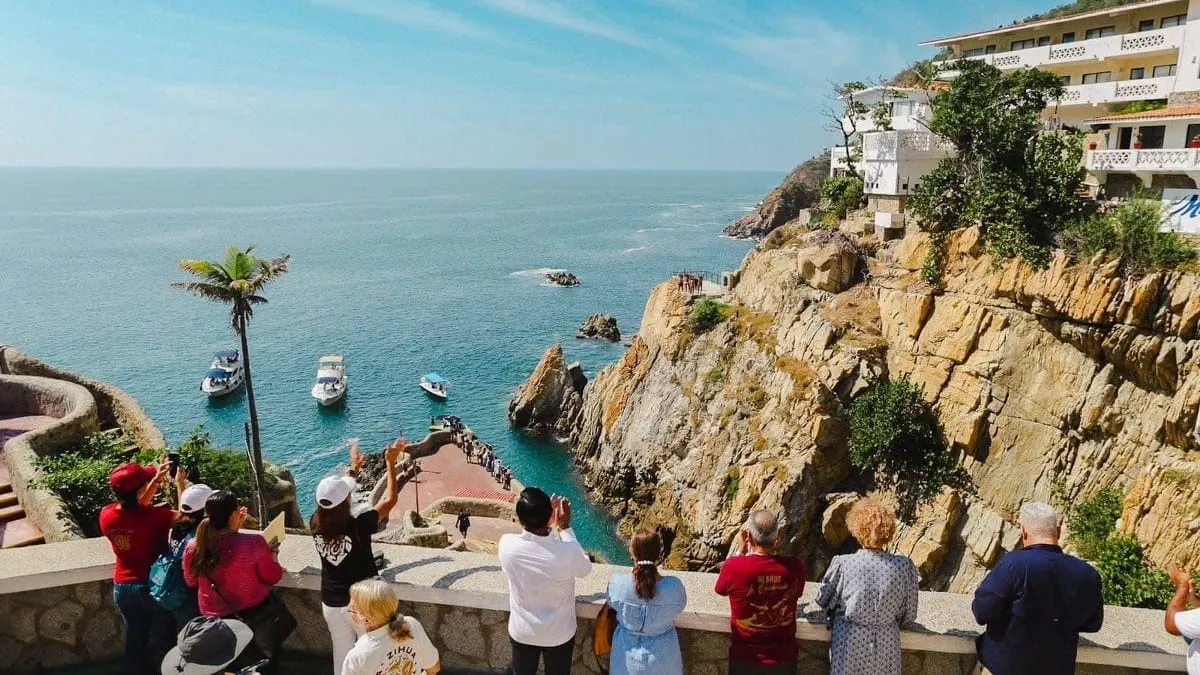 Conmemoran 90 años de los clavados en La Quebrada, símbolo de Acapulco