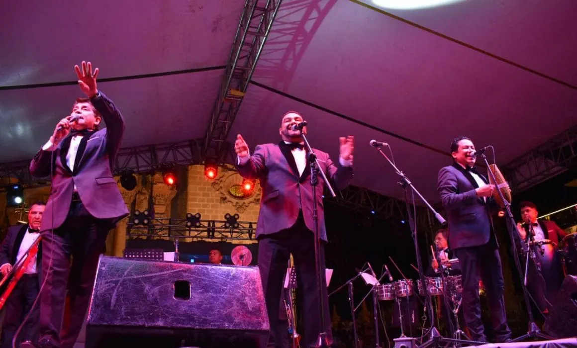 Se presenta la Sonora Santanera en la Feria Nacional de la Plata en Taxco