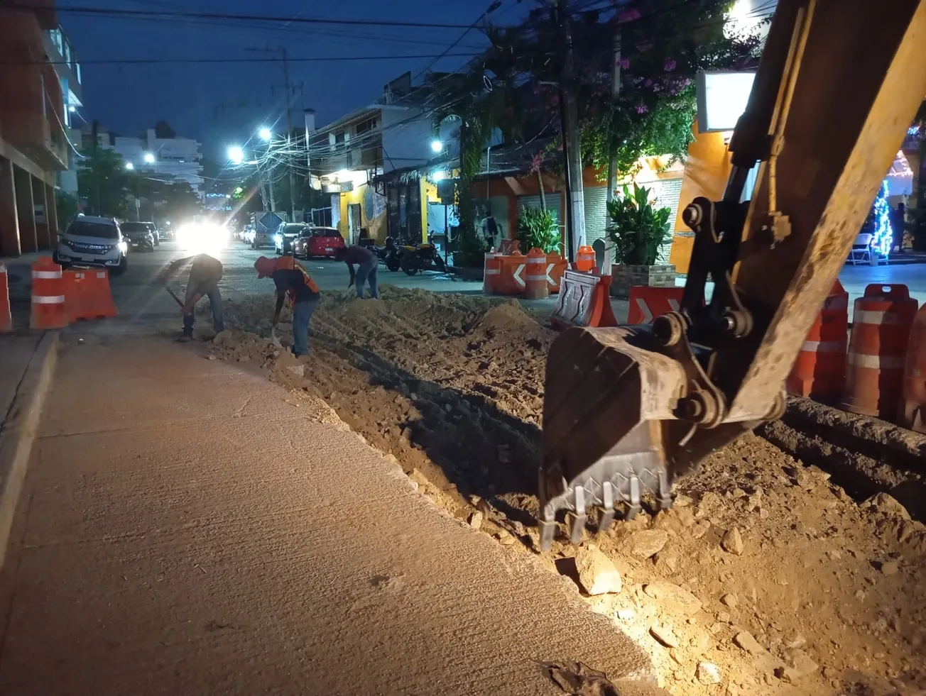 CAPASEG interviene y abre la circulación vehicular en la calle Cristóbal Colón de Acapulco