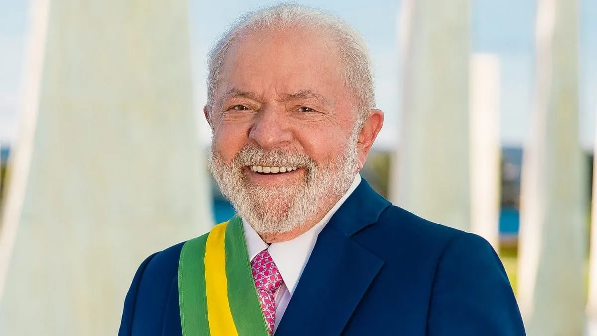 Operan de emergencia a Lula da Silva por hemorragia intercraneal; se recupera en hospital
