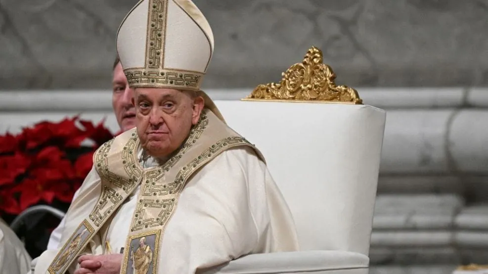 Papa Francisco sufre caída y se lastima un brazo; ha sufrido diversos problemas de salud