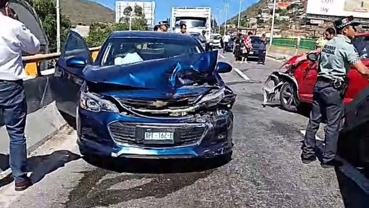 Choque deja una mujer lesionada en el bulevar Vicente Guerrero de Chilpancingo