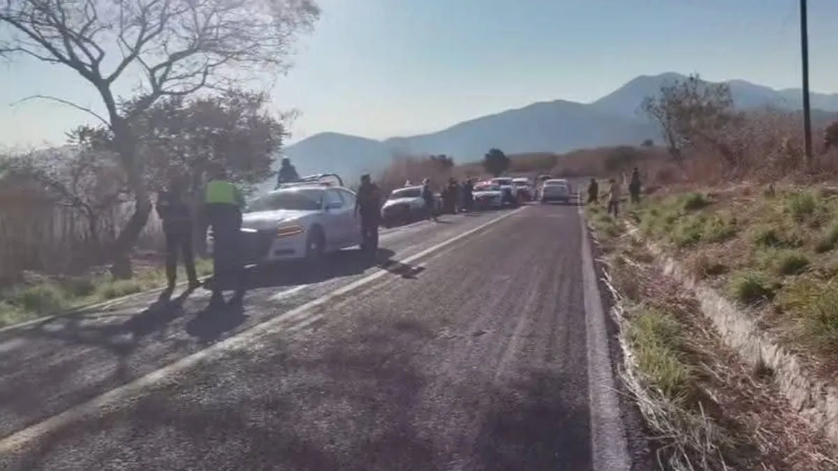Hombre asesinado a balazos es encontrado en carretera Iguala-Teloloapan