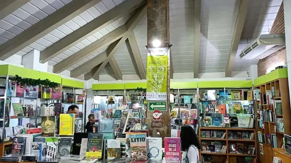 Chocan versiones sobre el futuro de la librería Educal en Acapulco