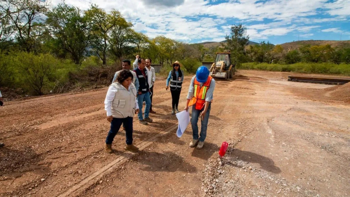 Supervisan avances en proyectos de mercados en Tixtla y Apango