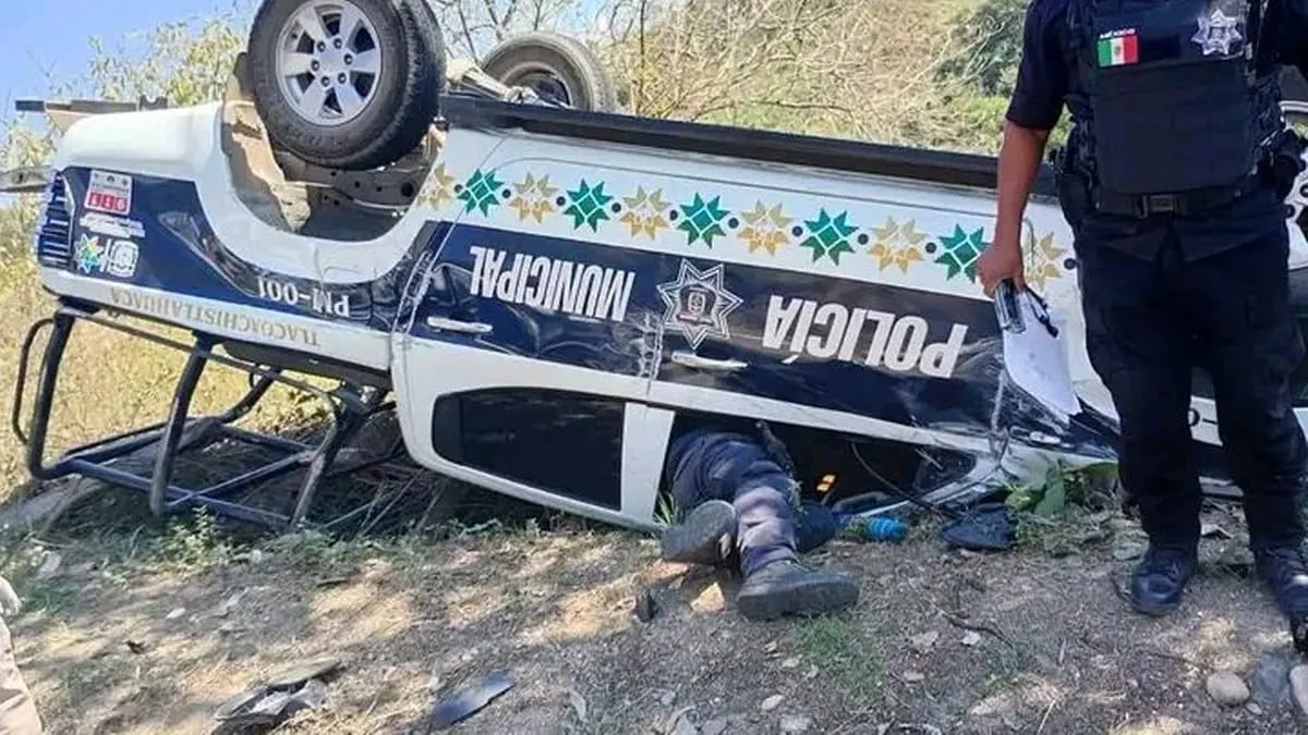 Vuelca patrulla en la carretera Tlacoachistlahuaca-Ometepec