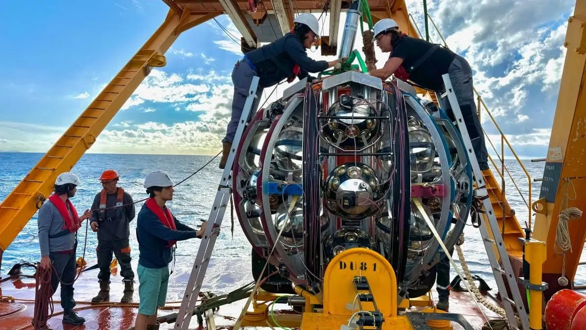 En las profundidades del mar Mediterráneo se construye un inmenso telescopio que mira hacia abajo