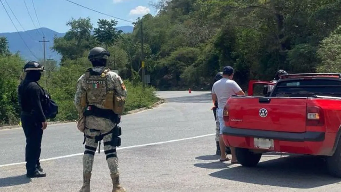 Autoridades de Guerrero detienen a 22 personas y decomisan armas y drogas