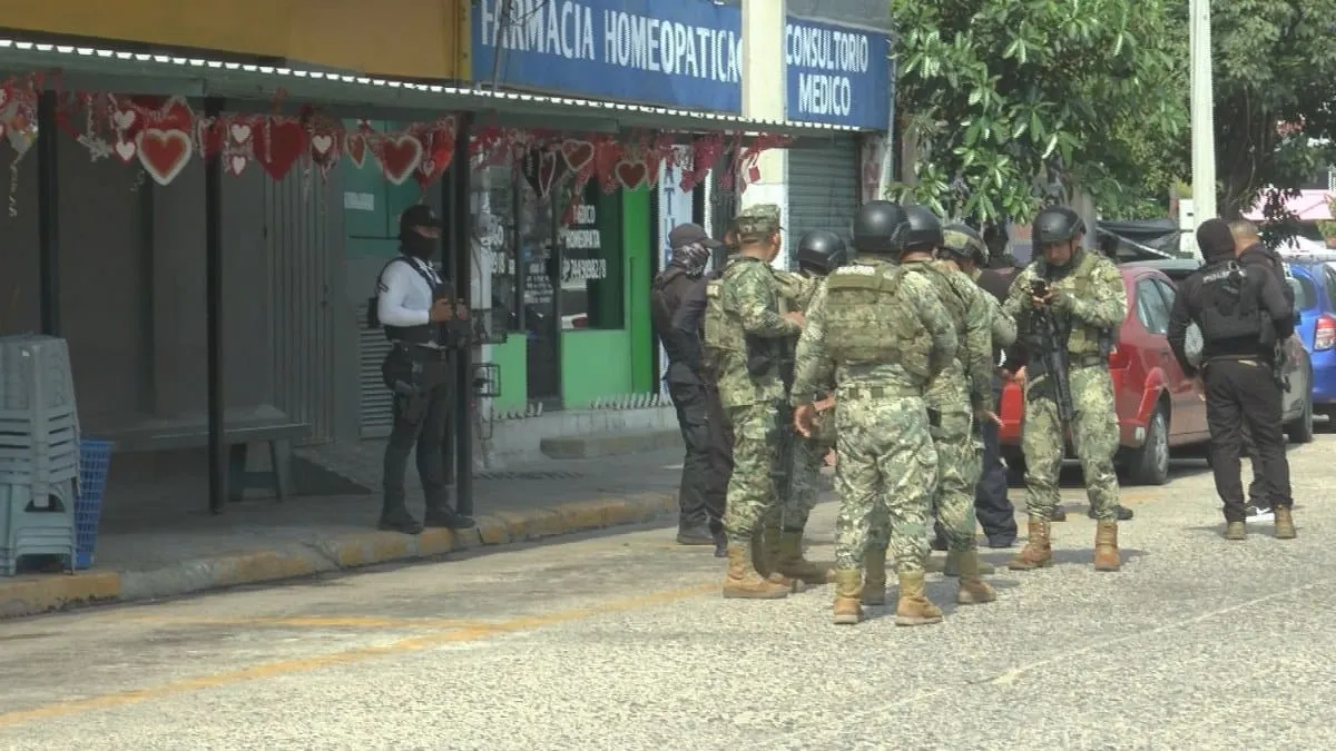 Disparan contra checador de sitio en Acapulco y sale ileso