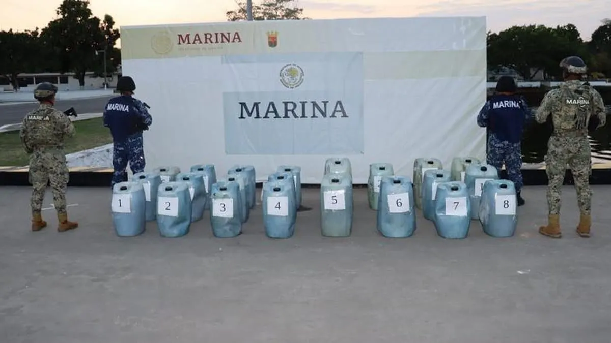 Marina detiene a 6 extranjeros cuando transportaban 950 litros de hidrocarburos en Chiapas