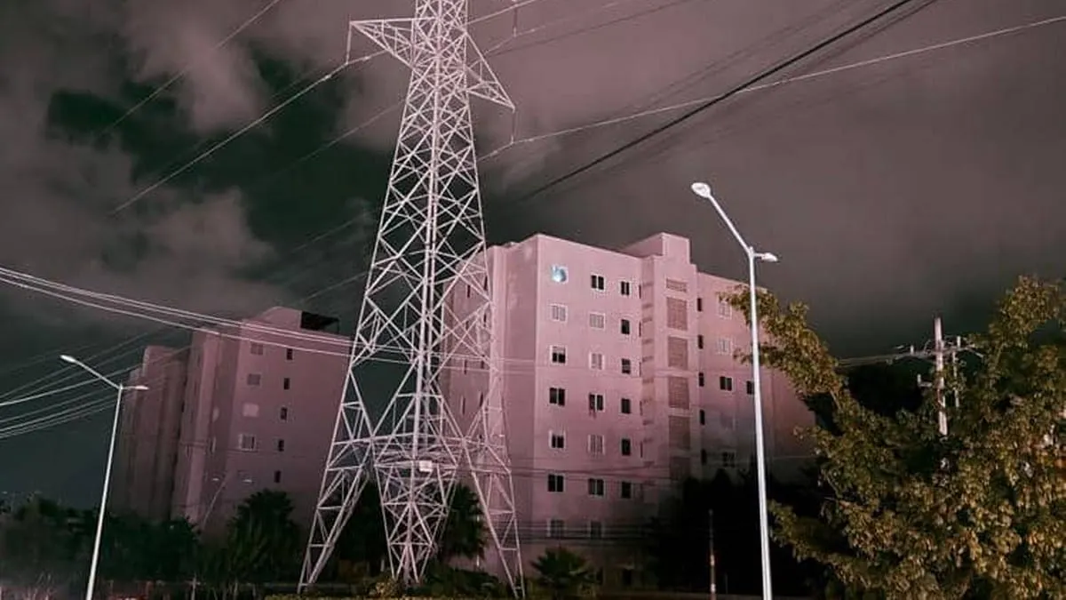Raro apagón deja sin energía eléctrica a cinco estados del sureste del país