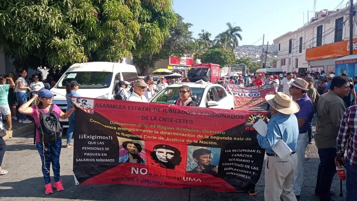 CETEG marcha en Acapulco contra la reforma de Claudia Sheinbaum al ISSSTE