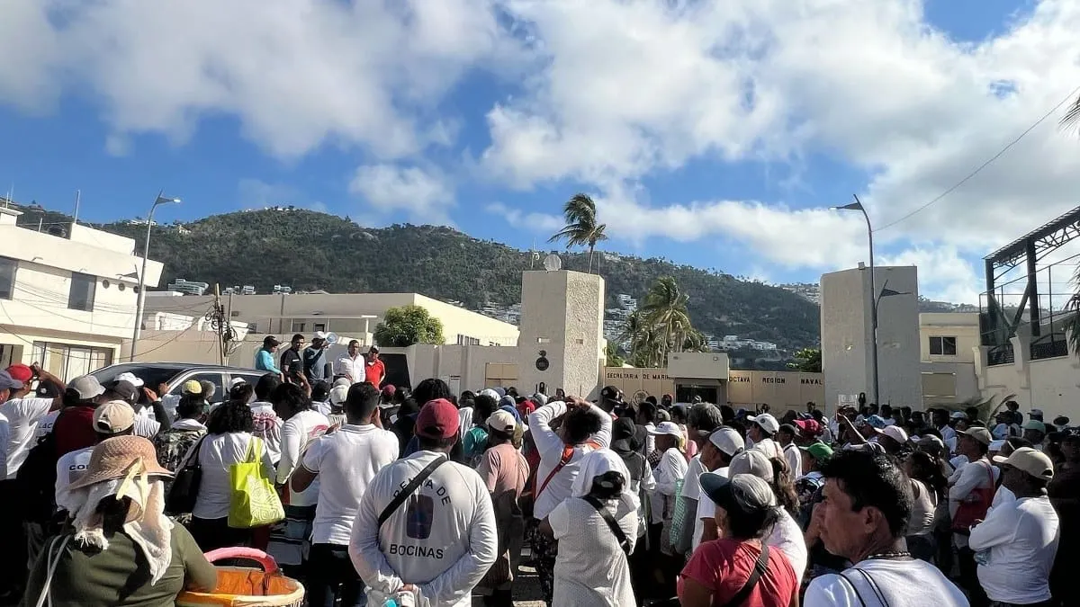 Prestadores de servicios logran evitar desalojo de playas de Acapulco