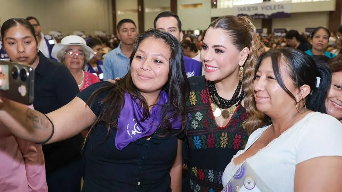 Evelyn Salgado entrega apoyos del programa Tarjeta Violeta a 7 mil mujeres de Acapulco
