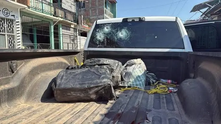 Por blindaje, sale ileso alcalde de Atlixtlac y su familia de ataque balazos en Autopista de Sol