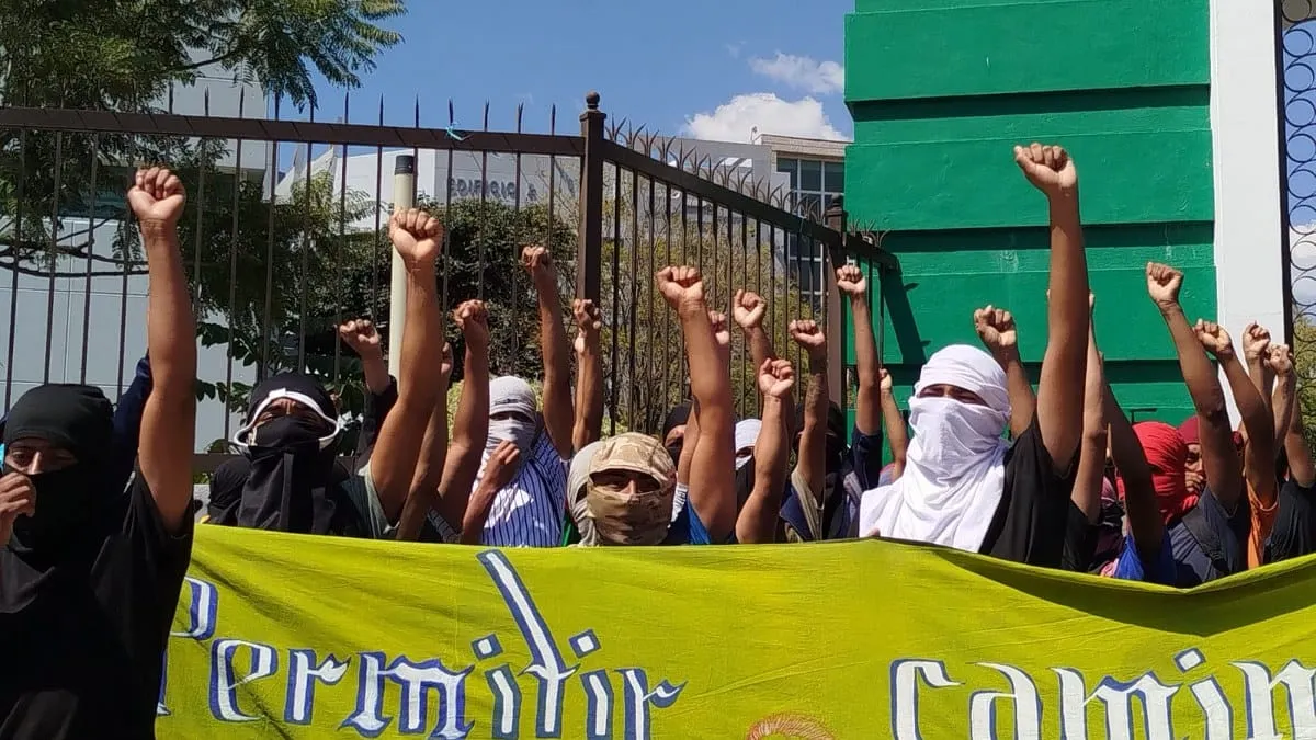 Normalistas protestan en Chilpancingo a casi un año del homicidio de Yanqui Kothan