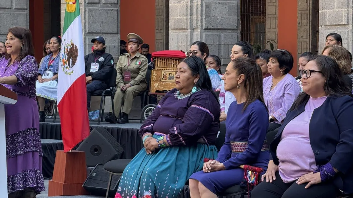 Mujeres diversas celebran el 8M con Claudia Sheinbaum en Palacio Nacional