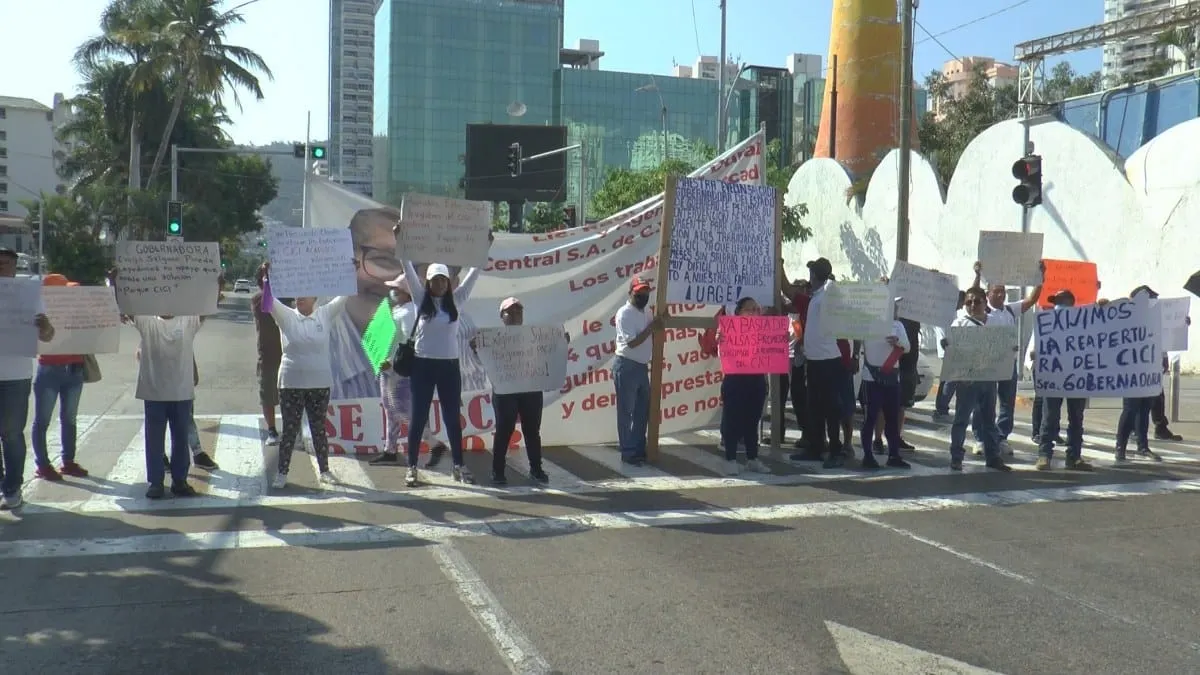 Trabajadores del Cici bloquean una hora la Costera para exigir pagos