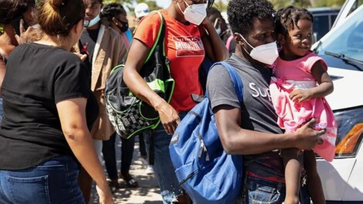 Jueza falla contra intento de Trump de cancelar el programa de libertad condicional para migrantes