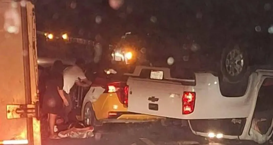 Tres muertos y seis heridos deja accidente en Cruz Grande, Guerrero