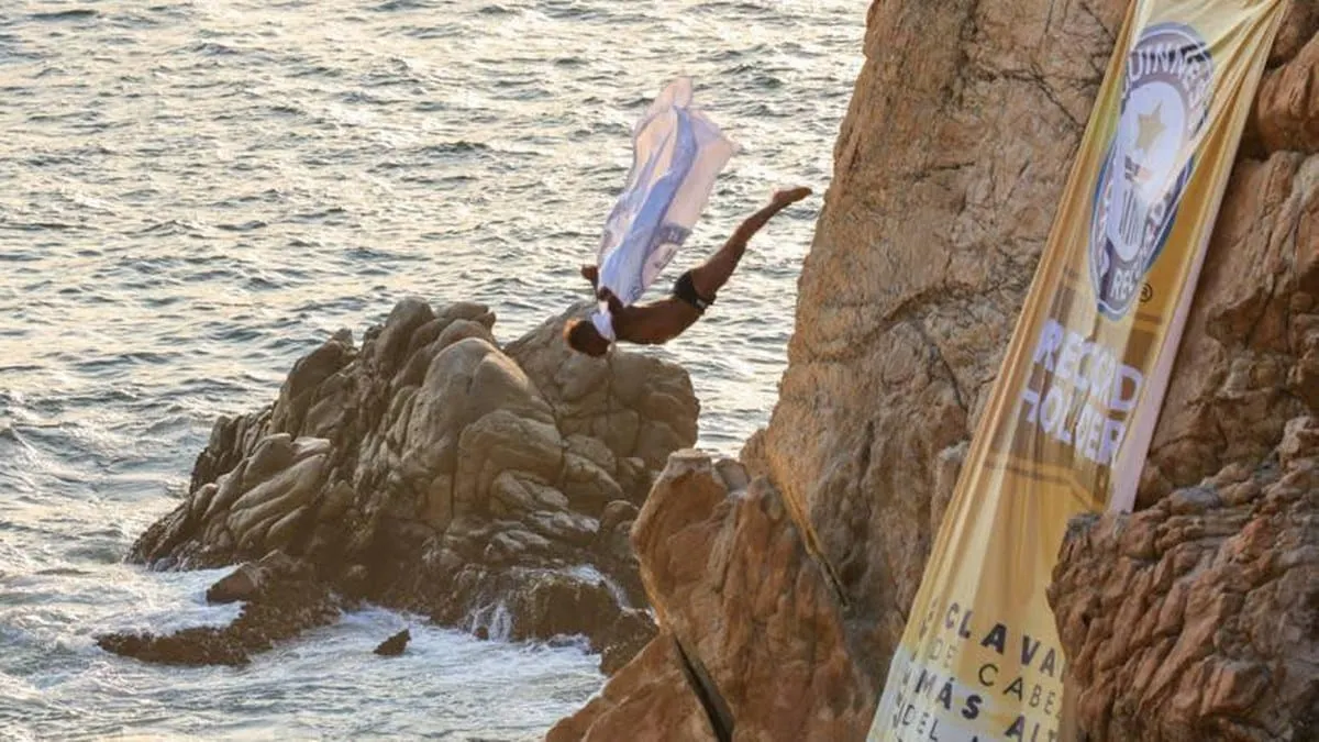 Clavadistas de La Quebrada obtienen Récord Guinness por salto más alto del mundo