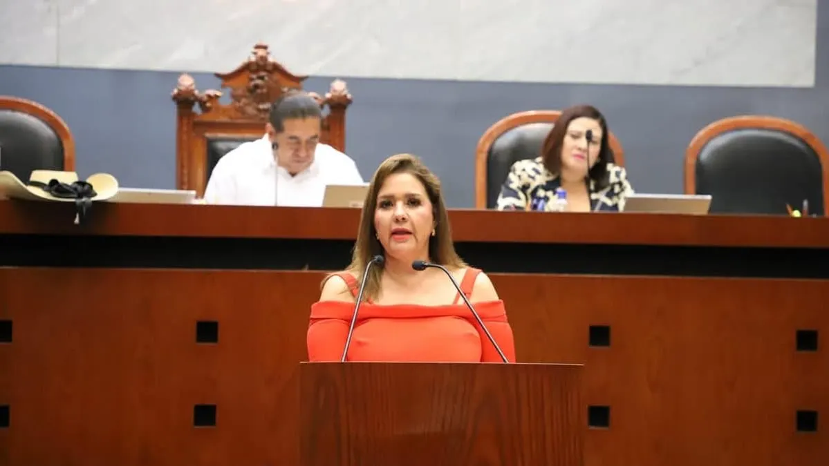Pide Erika Lührs a Obras Públicas de Guerrero atender rehabilitación de la avenida Escénica
