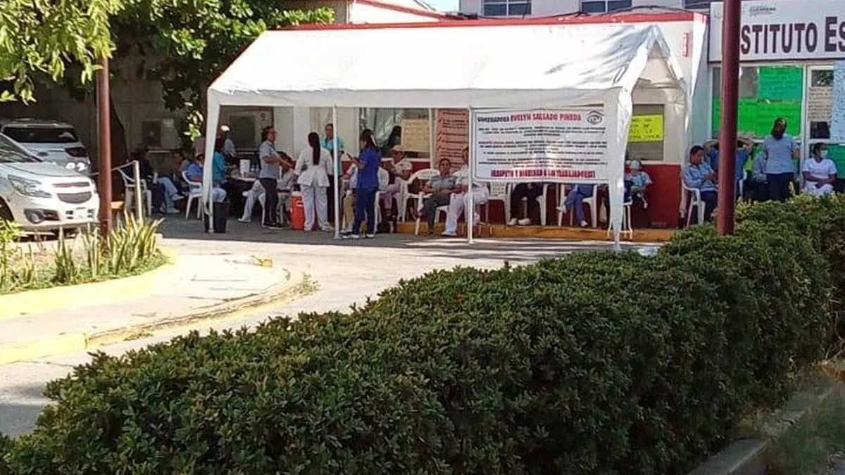 Pacientes protestan por cancelación de citas en hospital oftalmológico de Acapulco